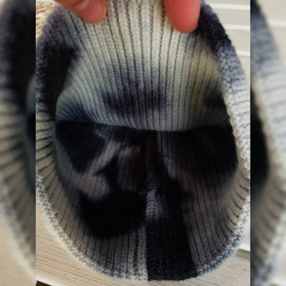 NWOT Fila Blue & White Tie Dye Beanie - Picture 3 of 4
